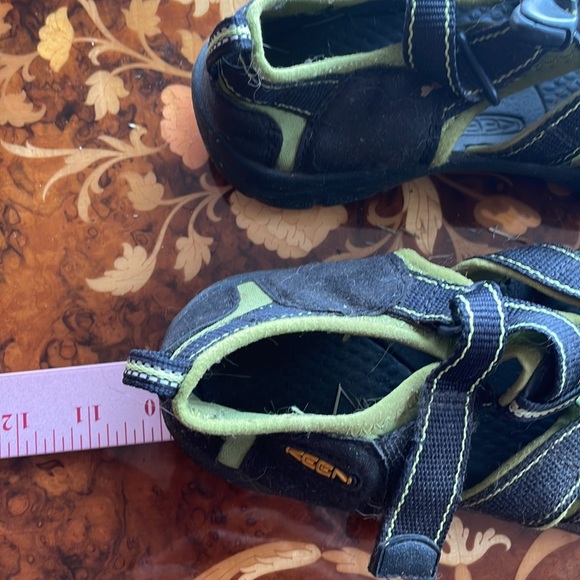 KEEN used rubber toe shoes szUK4 (mens 5 Women’s 7ish) - Picture 3 of 4